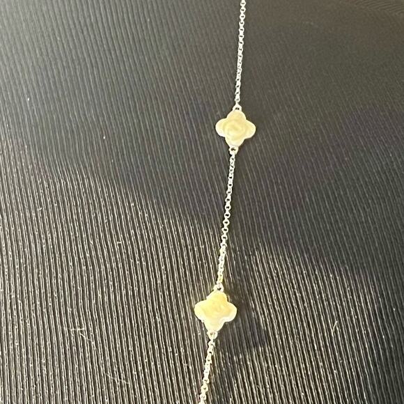 T & R silver tone and cream colored flower necklace - Picture 2 of 8